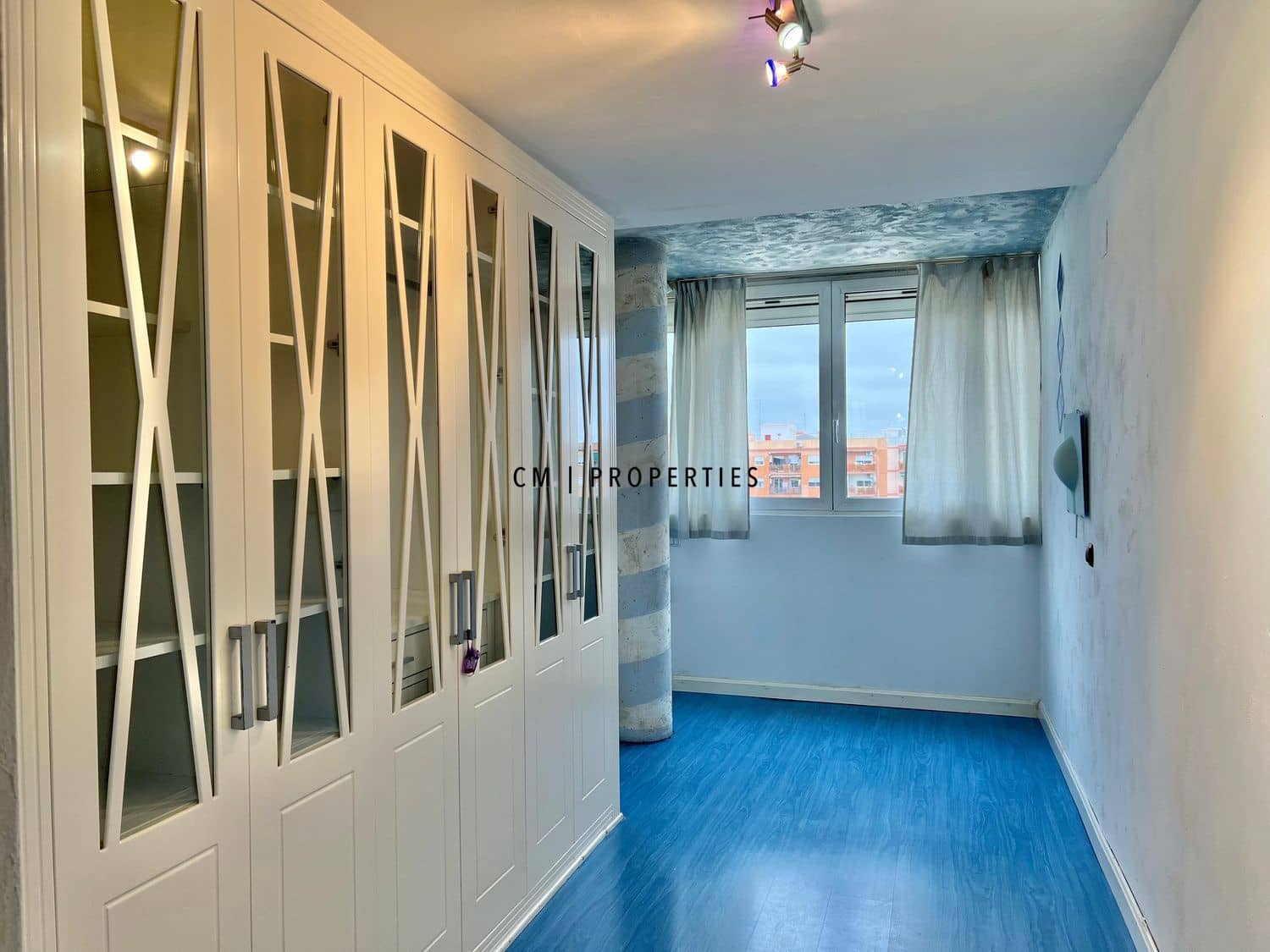 4 bedroom Flat for rent in Valencia city with garage - € 2,000 (Ref: 9685236)