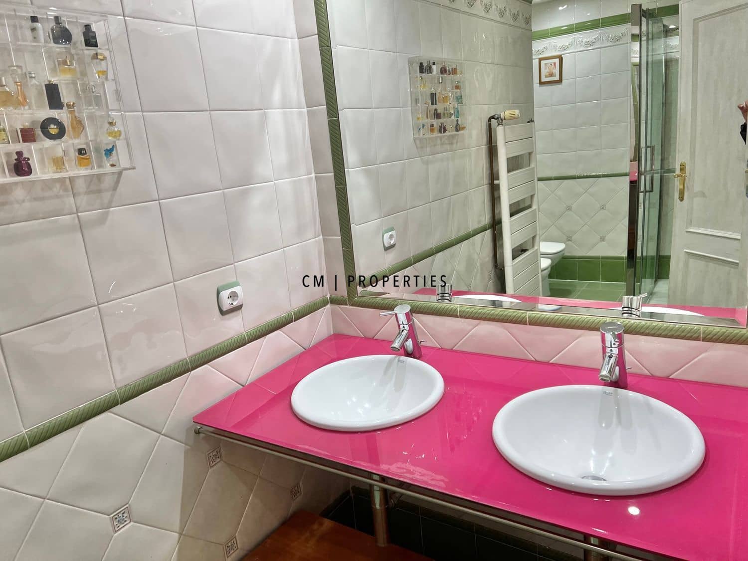4 bedroom Flat for rent in Valencia city with garage - € 2,000 (Ref: 9685236)