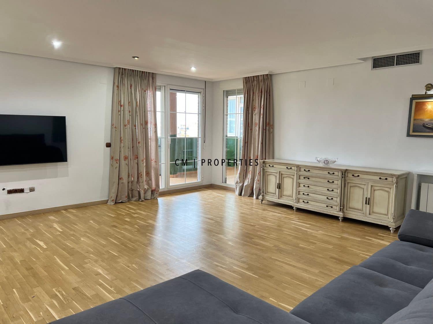 4 bedroom Flat for rent in Valencia city with garage - € 2,000 (Ref: 9685236)