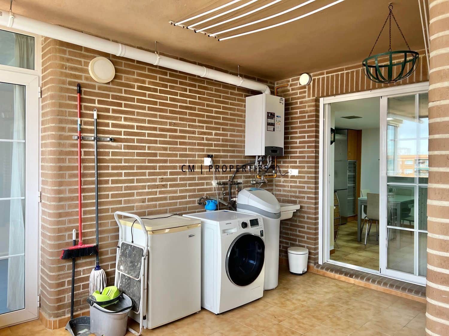 4 bedroom Flat for rent in Valencia city with garage - € 2,000 (Ref: 9685236)
