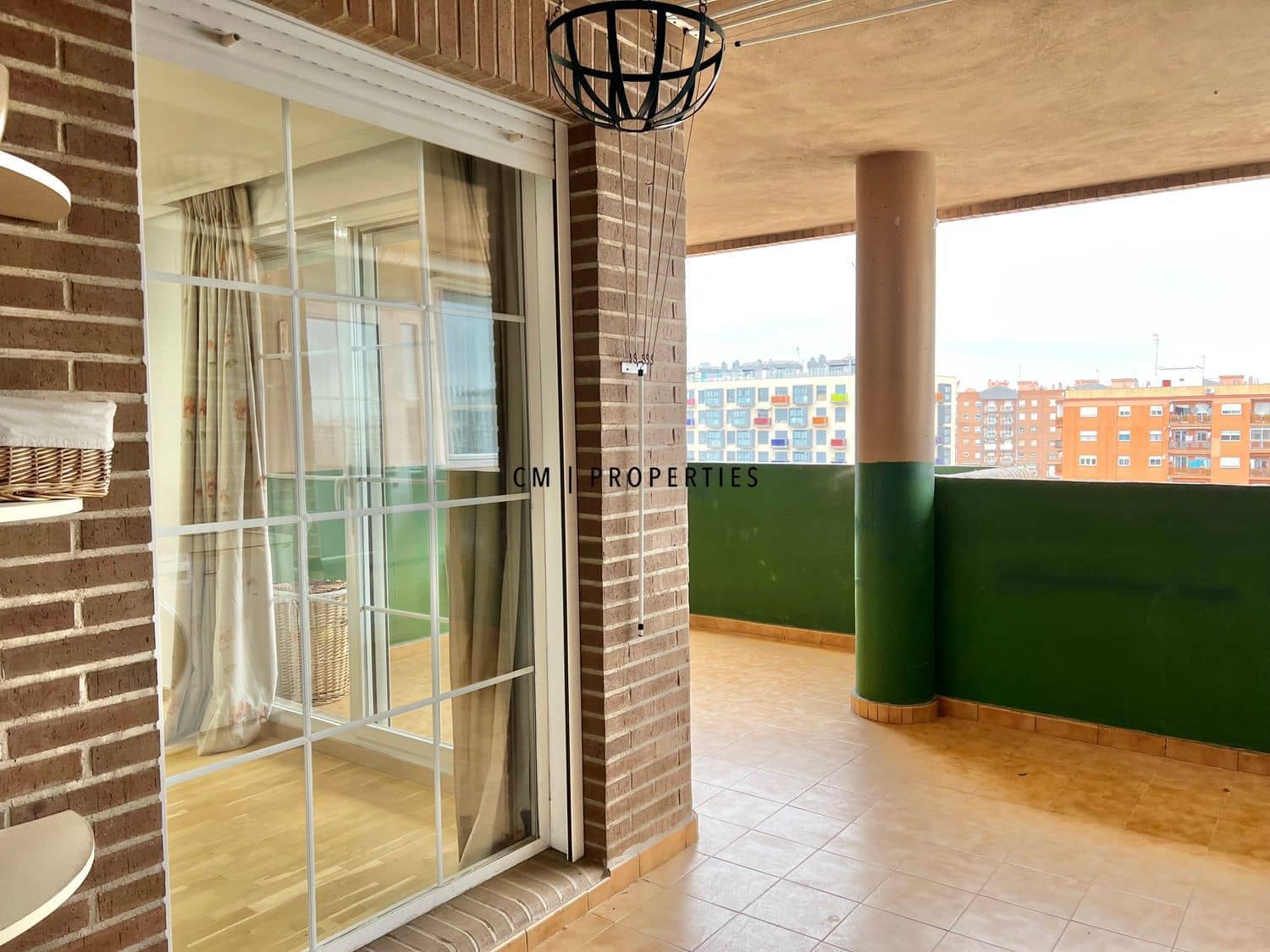 4 bedroom Flat for rent in Valencia city with garage - € 2,000 (Ref: 9685236)