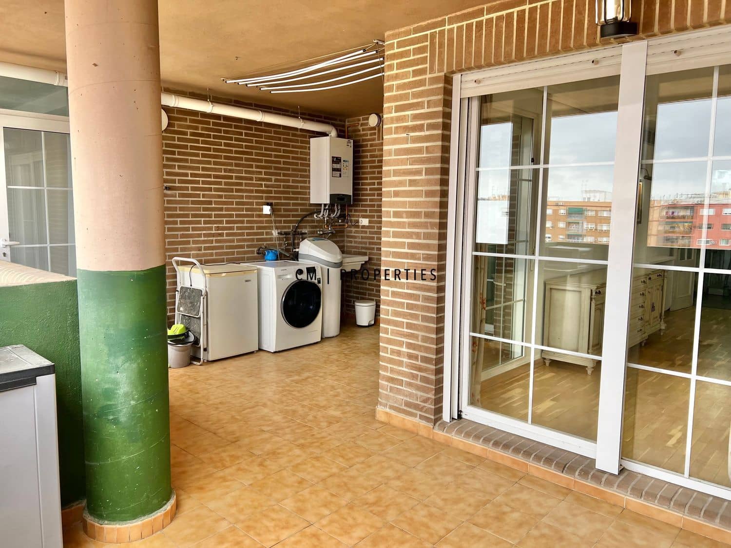 4 bedroom Flat for rent in Valencia city with garage - € 2,000 (Ref: 9685236)
