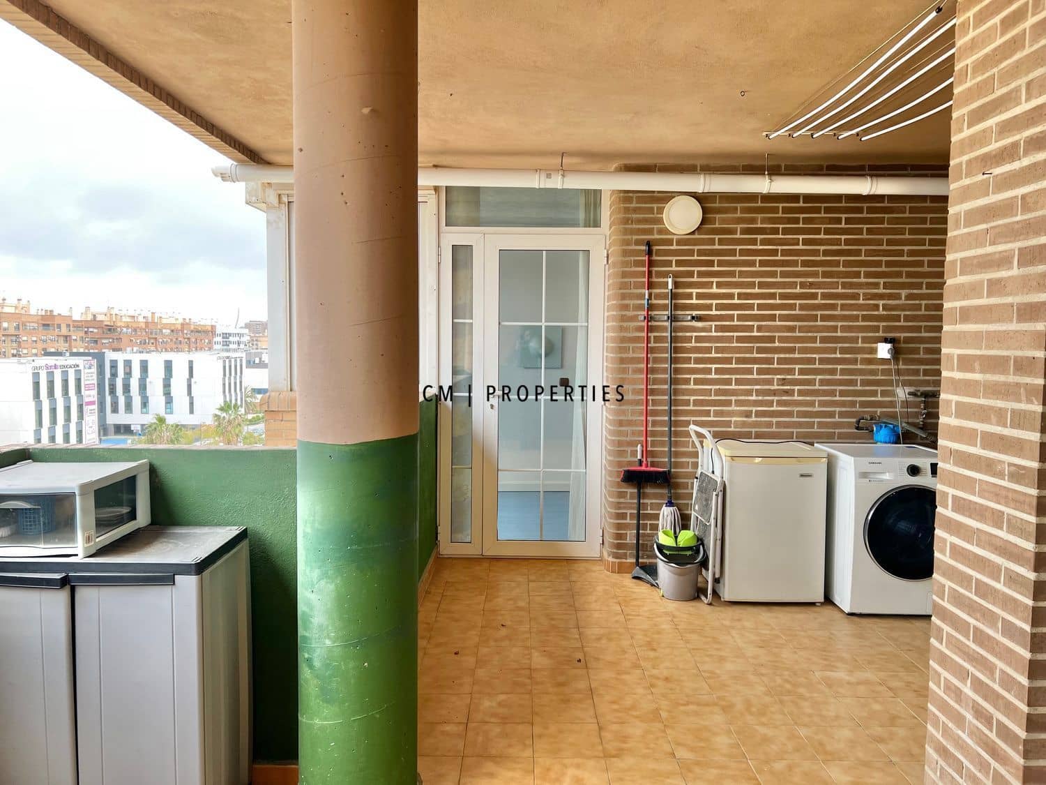 4 bedroom Flat for rent in Valencia city with garage - € 2,000 (Ref: 9685236)