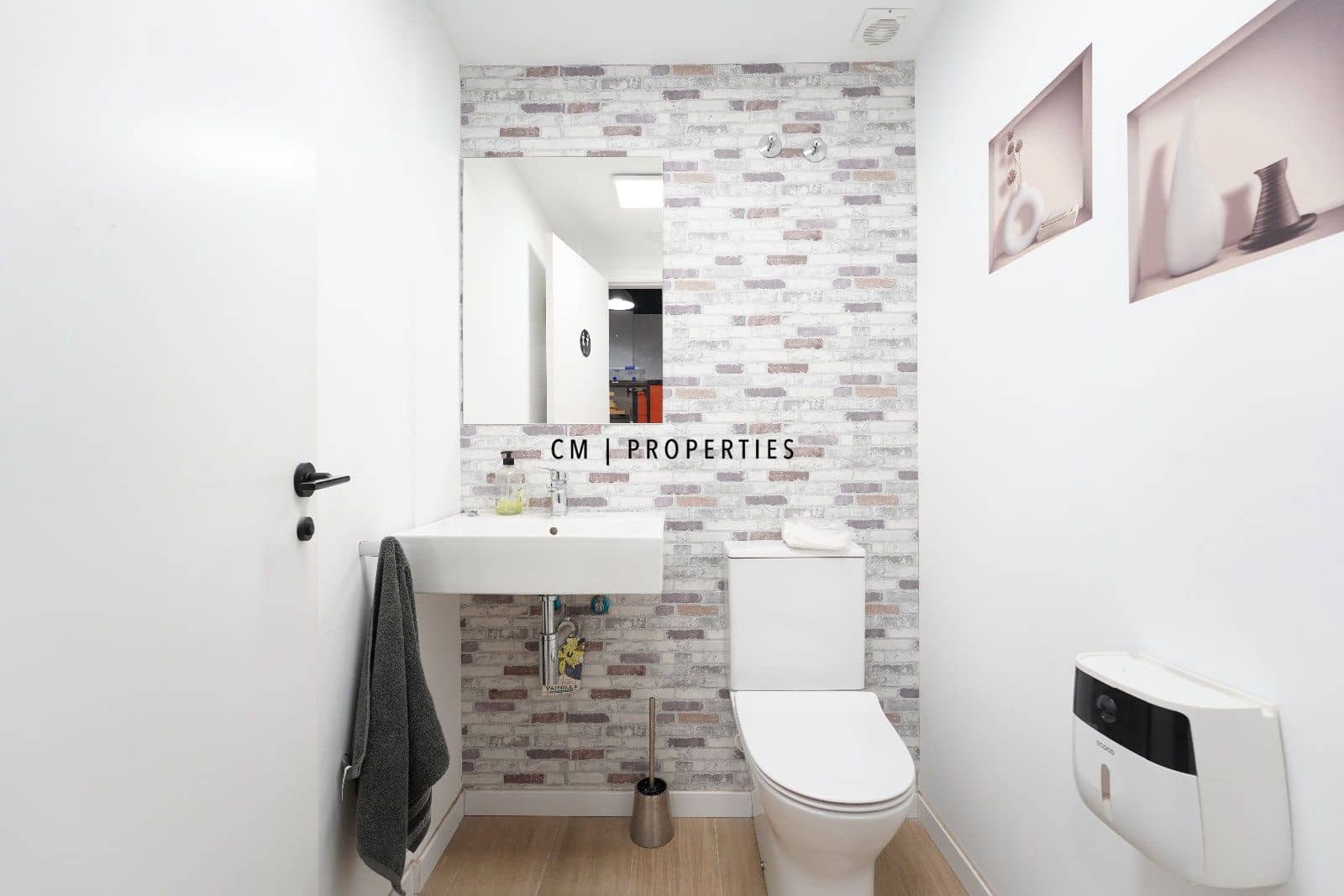 Erhverv til salg i Valencia by - € 350.000 (Ref: 9688472)