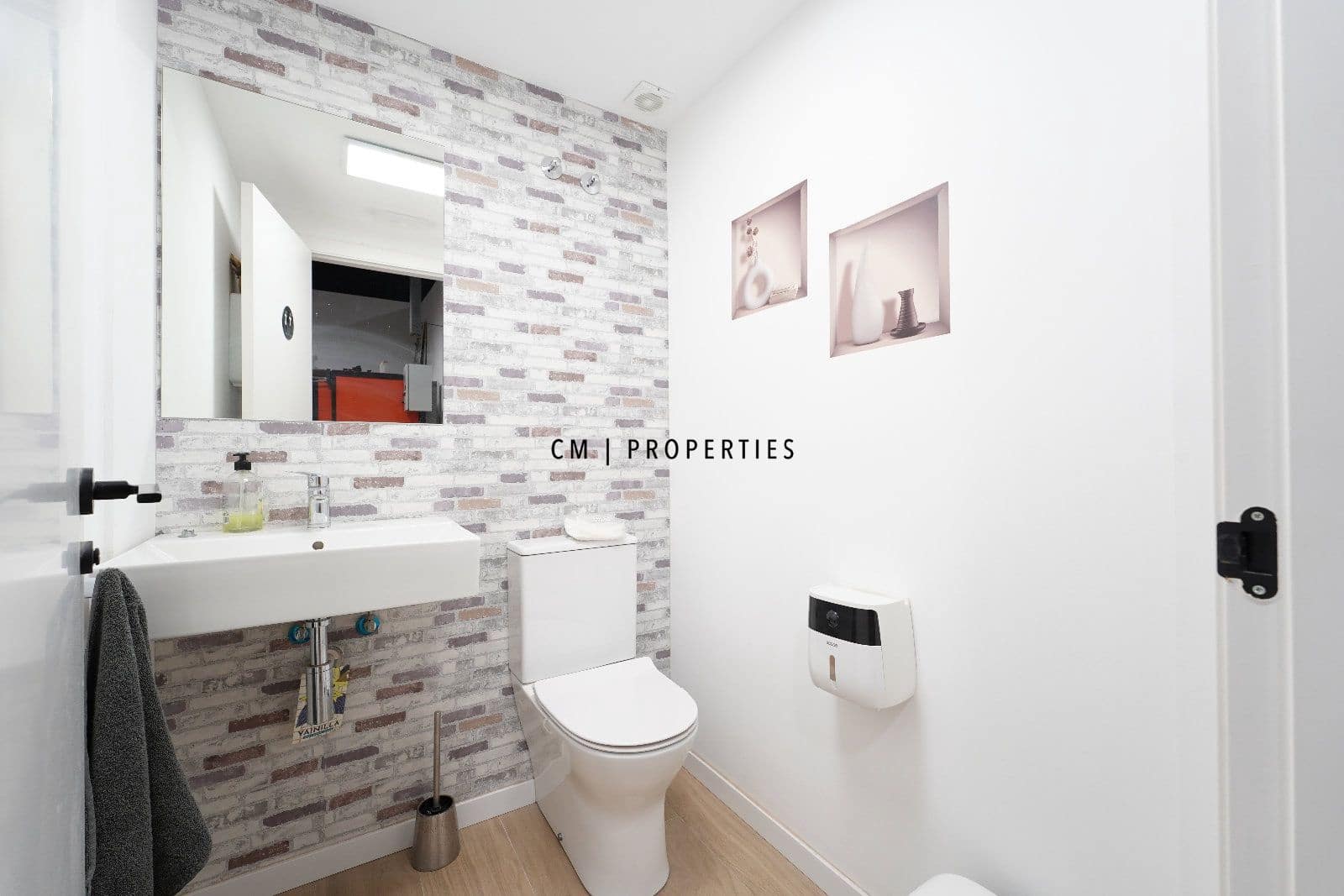 Erhverv til salg i Valencia by - € 350.000 (Ref: 9688472)