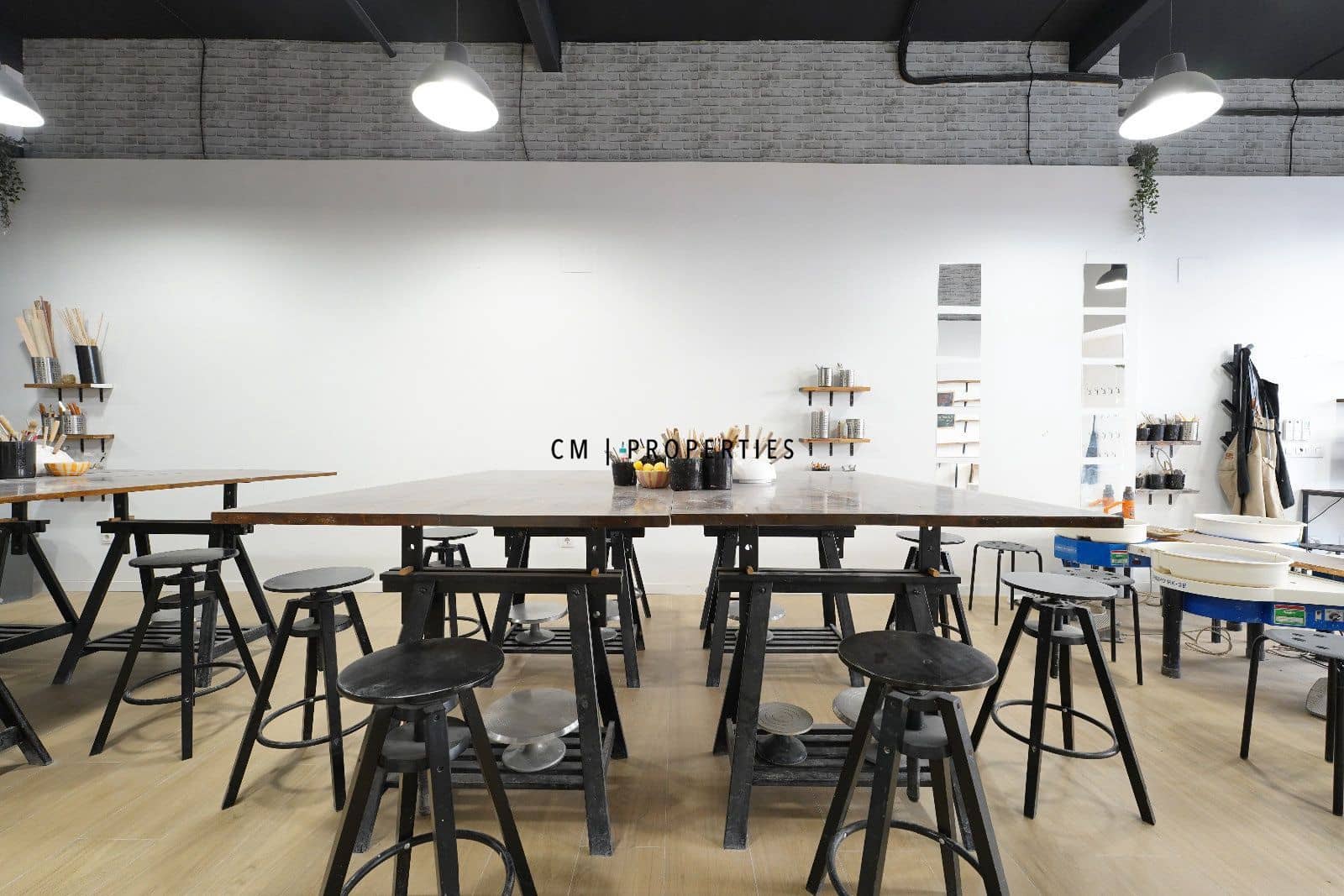 Erhverv til salg i Valencia by - € 350.000 (Ref: 9688472)