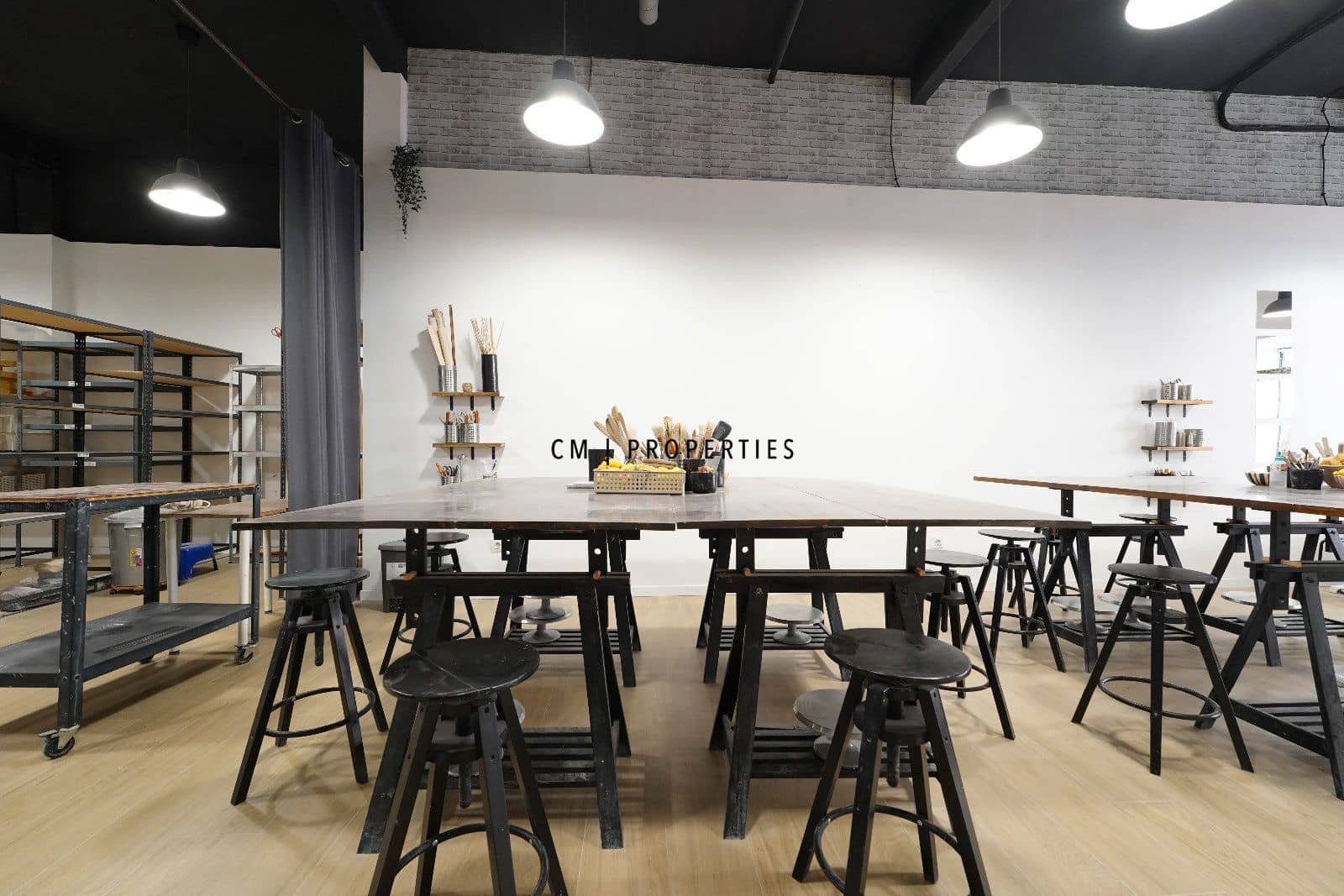 Erhverv til salg i Valencia by - € 350.000 (Ref: 9688472)