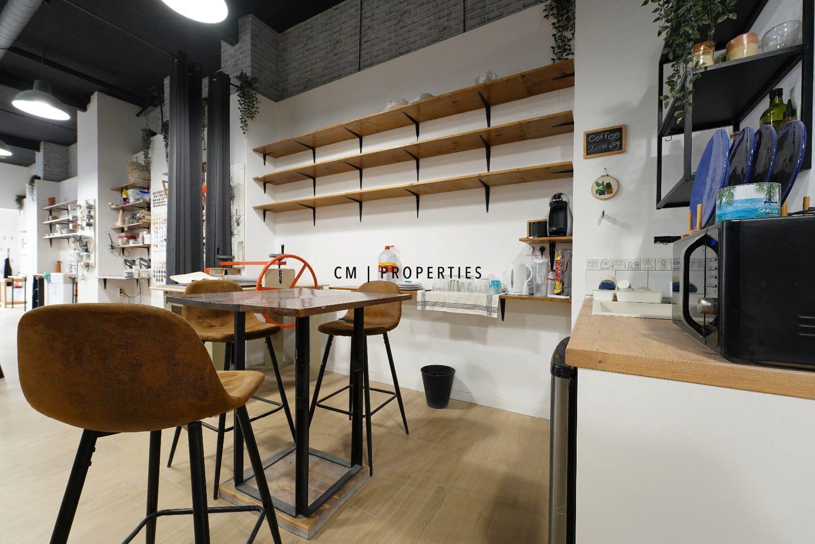 Erhverv til salg i Valencia by - € 350.000 (Ref: 9688472)