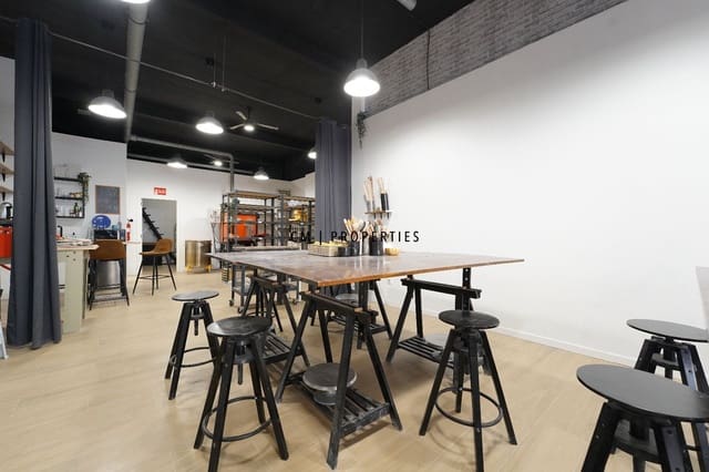 Erhverv til salg i L'Eixample, Valencia by - € 350.000 (Ref: 9688472)