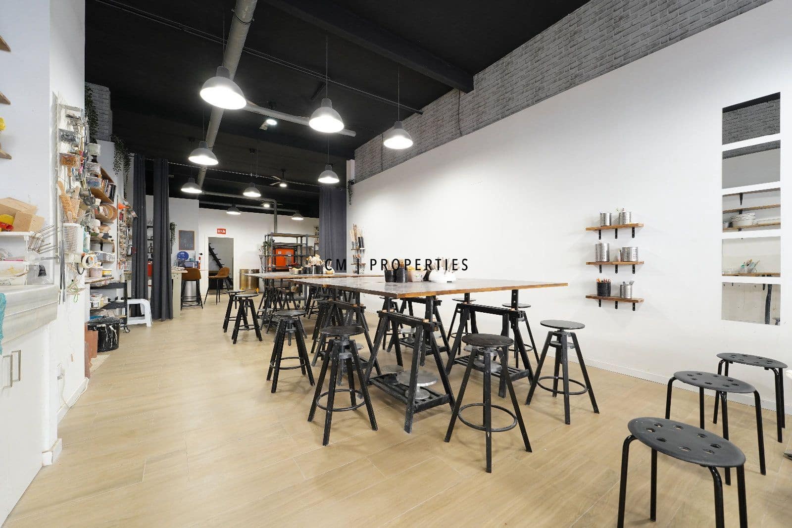 Erhverv til salg i Valencia by - € 350.000 (Ref: 9688472)