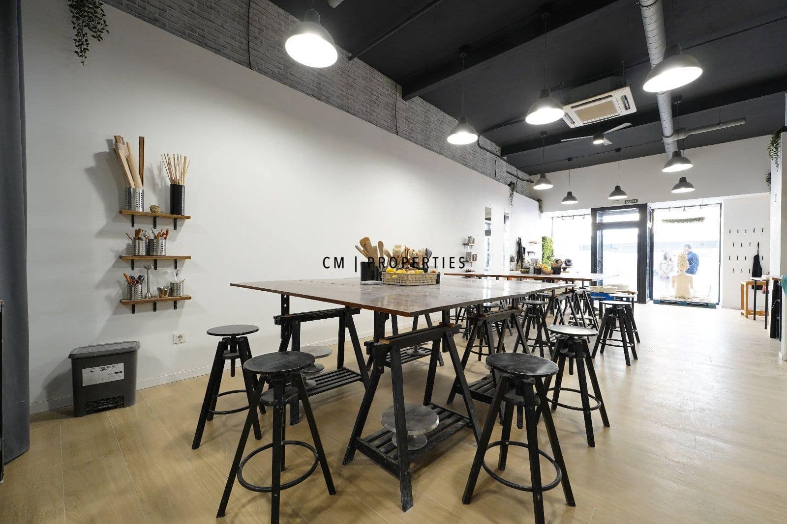 Erhverv til salg i Valencia by - € 350.000 (Ref: 9688472)