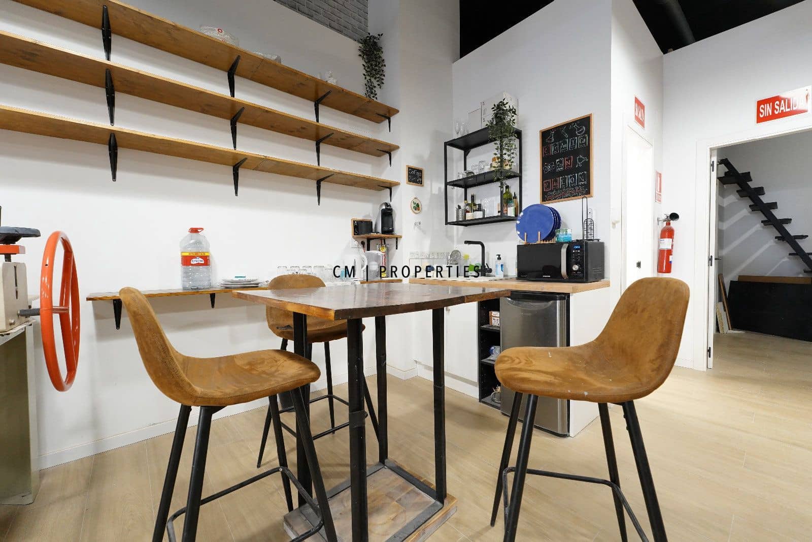 Erhverv til salg i Valencia by - € 350.000 (Ref: 9688472)