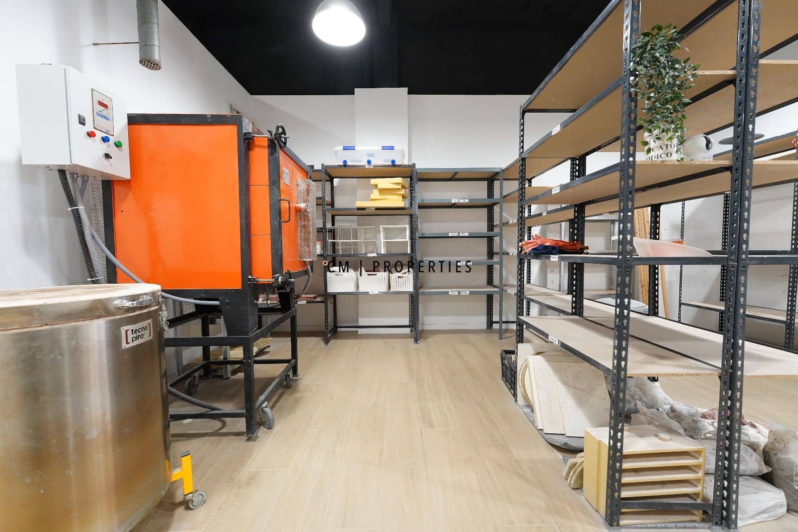 Erhverv til salg i Valencia by - € 350.000 (Ref: 9688472)