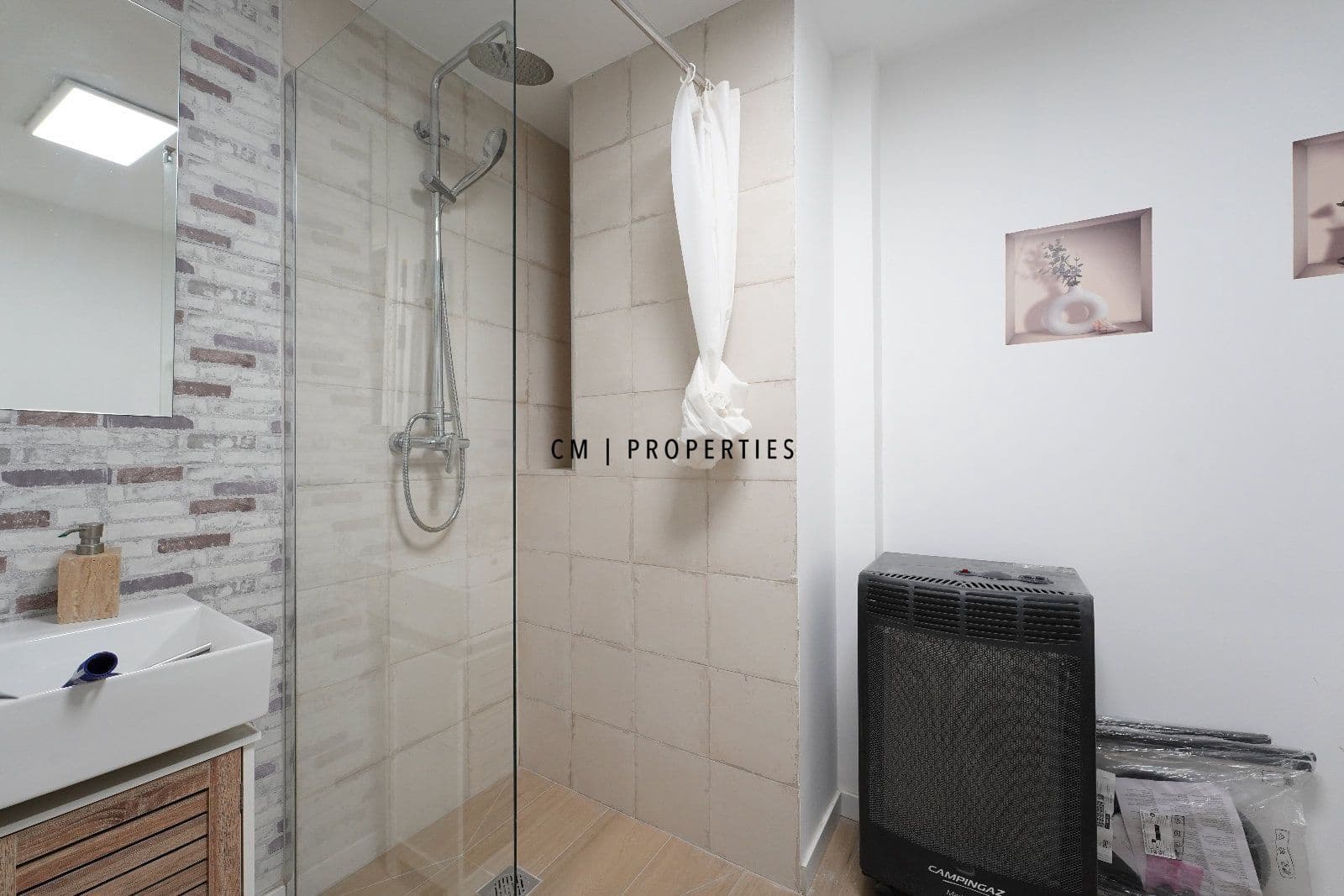 Erhverv til salg i Valencia by - € 350.000 (Ref: 9688472)