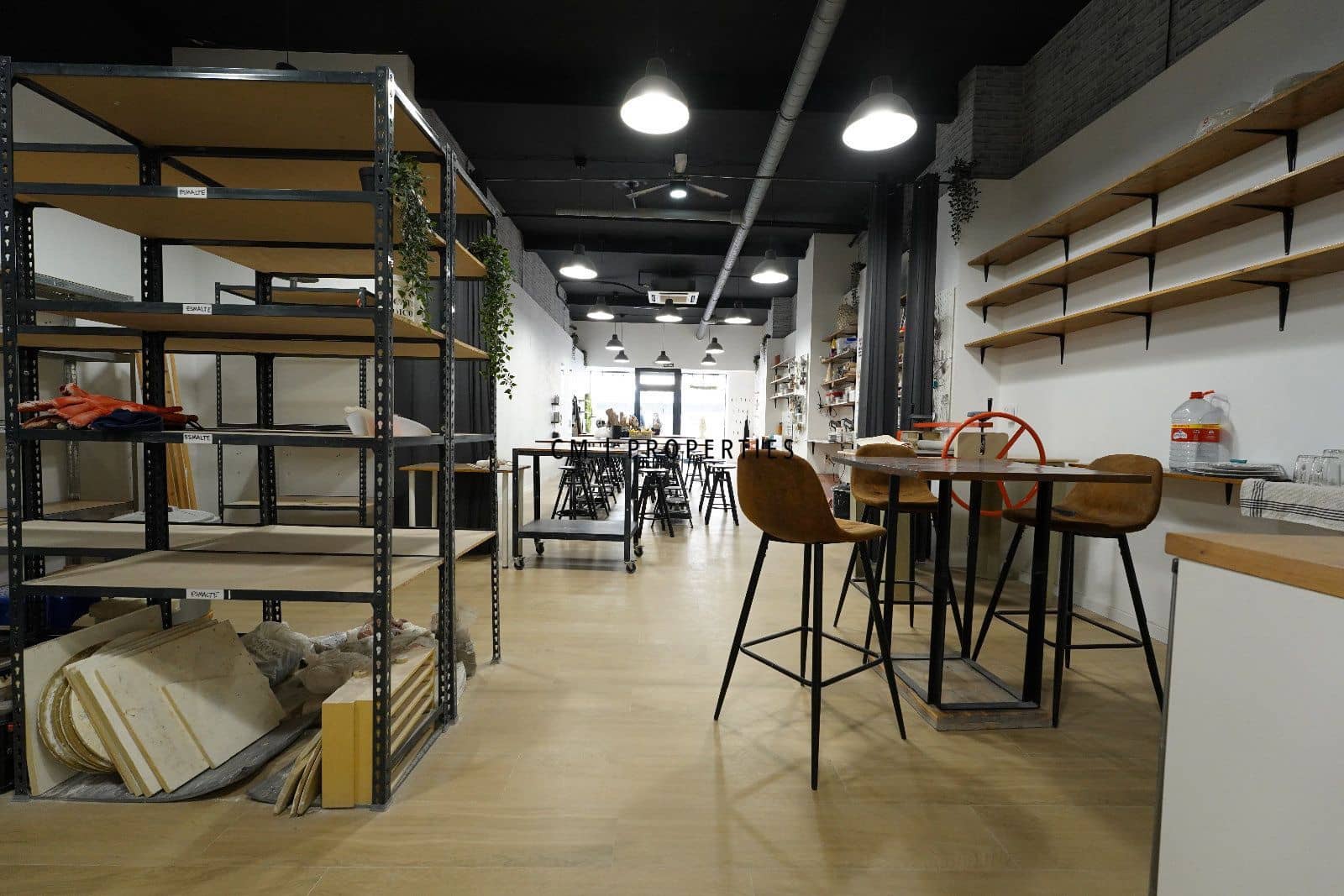 Erhverv til salg i Valencia by - € 350.000 (Ref: 9688472)