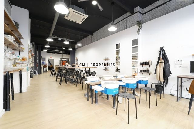 Erhverv til salg i L'Eixample, Valencia by - € 350.000 (Ref: 9688472)