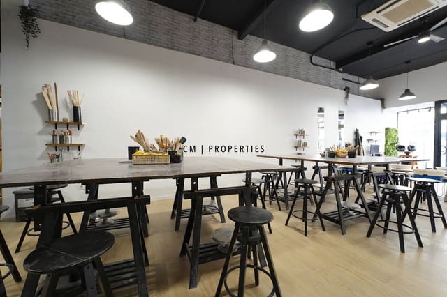 Erhverv til salg i L'Eixample, Valencia by - € 350.000 (Ref: 9688472)