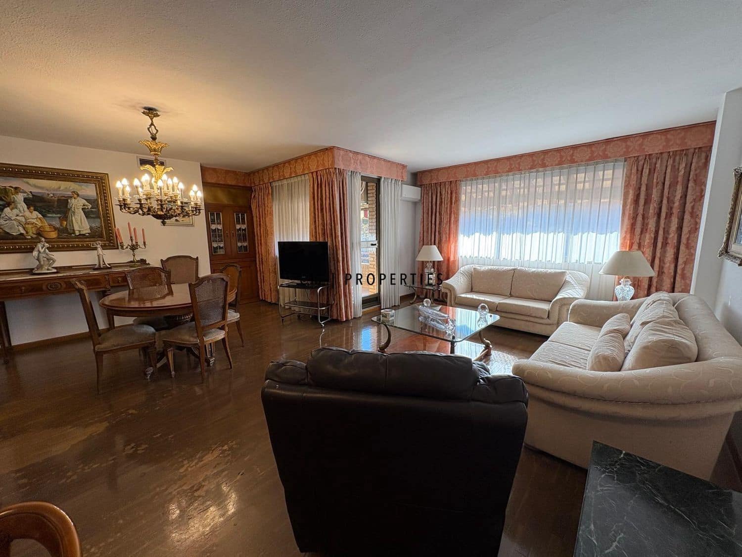 3 bedroom Flat for rent in Valencia city - € 1,500 (Ref: 9691639)