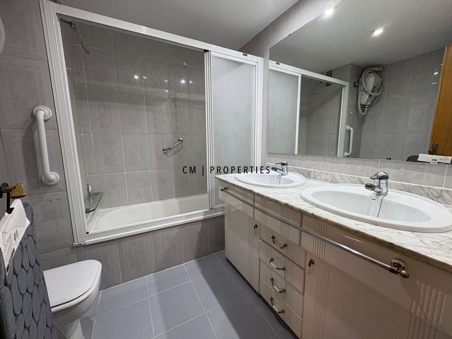 3 bedroom Flat for rent in Valencia city - € 1,500 (Ref: 9691639)