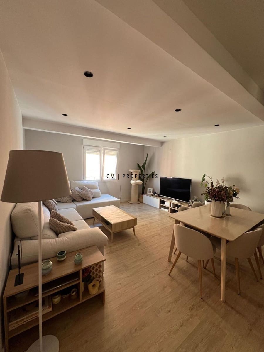 2 bedroom Flat for rent in Valencia city - € 1,400 (Ref: 9694219)