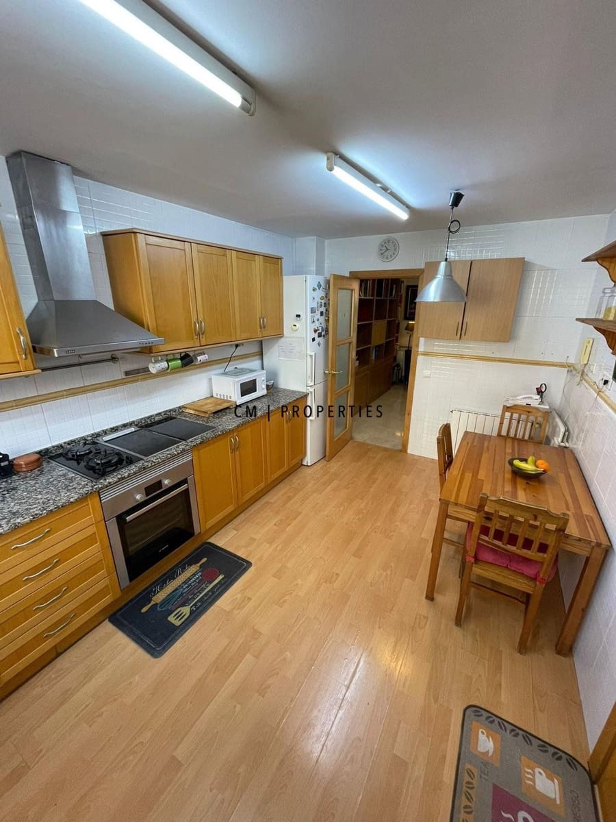 3 sovrum Hus att hyra i Rocafort med garage - 1 800 € (Ref: 9697839)