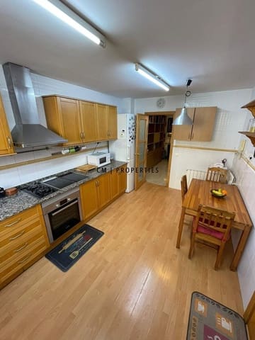 3 makuuhuone Omakotitalo vuokrattavana paikassa Rocafort mukana 
autotalli - 1 800 € (Ref: 9697839)