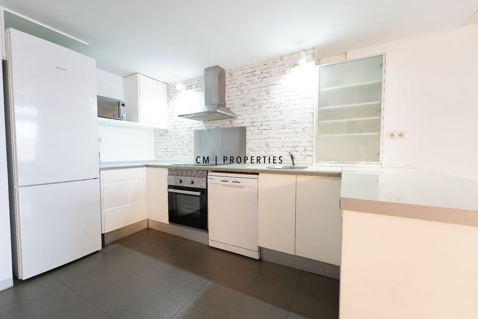 1 bedroom Flat for rent in Valencia city with pool garage - € 1,300 (Ref: 9699246)