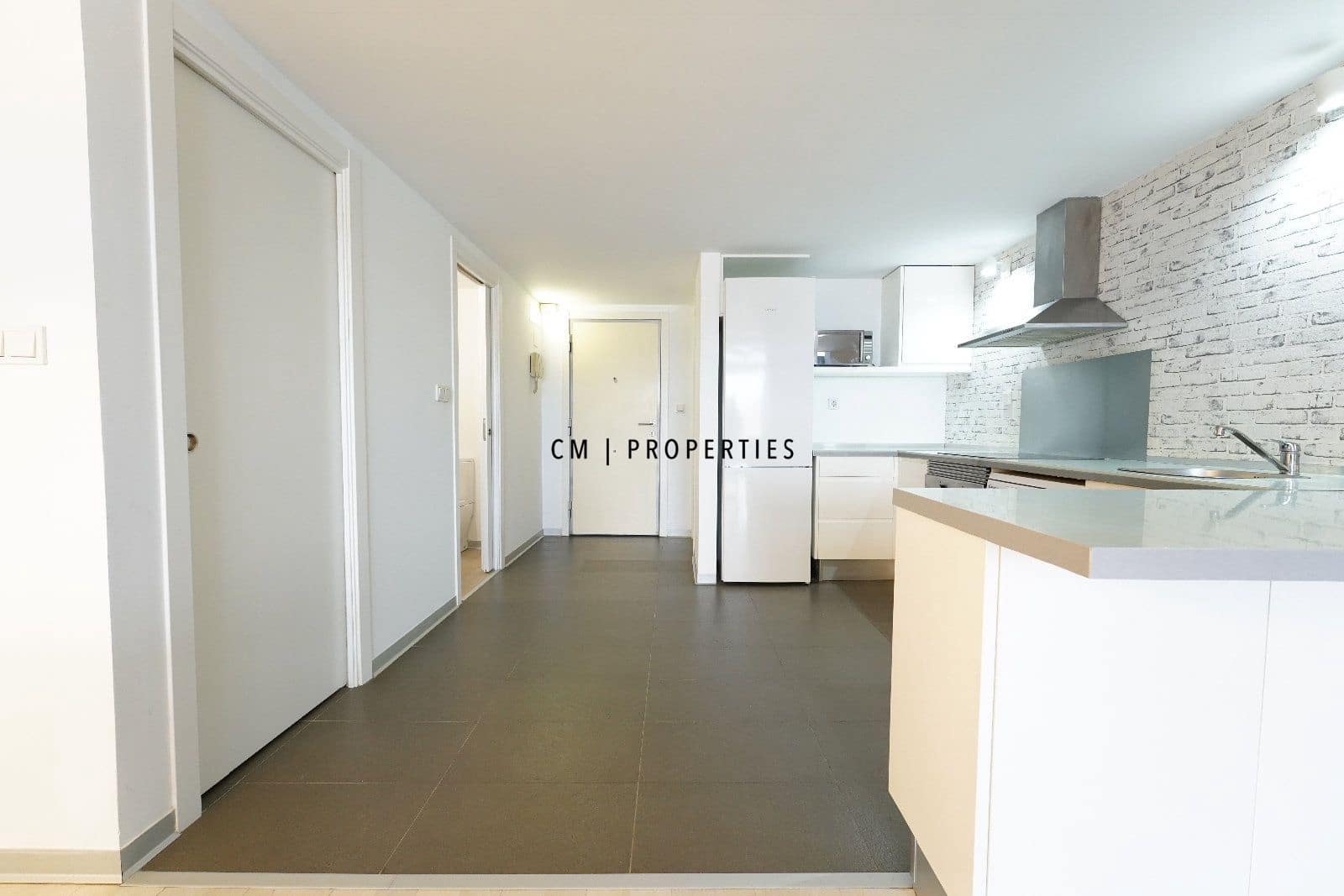1 bedroom Flat for rent in Valencia city with pool garage - € 1,300 (Ref: 9699246)