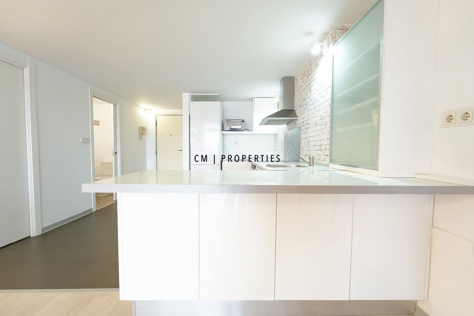 1 bedroom Flat for rent in Valencia city with pool garage - € 1,300 (Ref: 9699246)