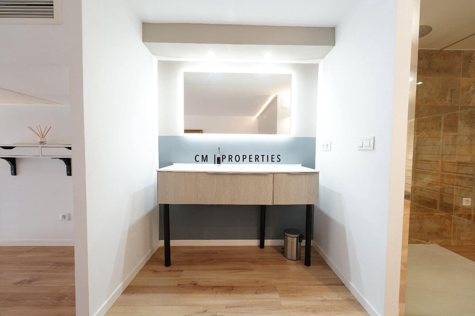 1 bedroom Flat for rent in Valencia city with pool garage - € 1,300 (Ref: 9699246)