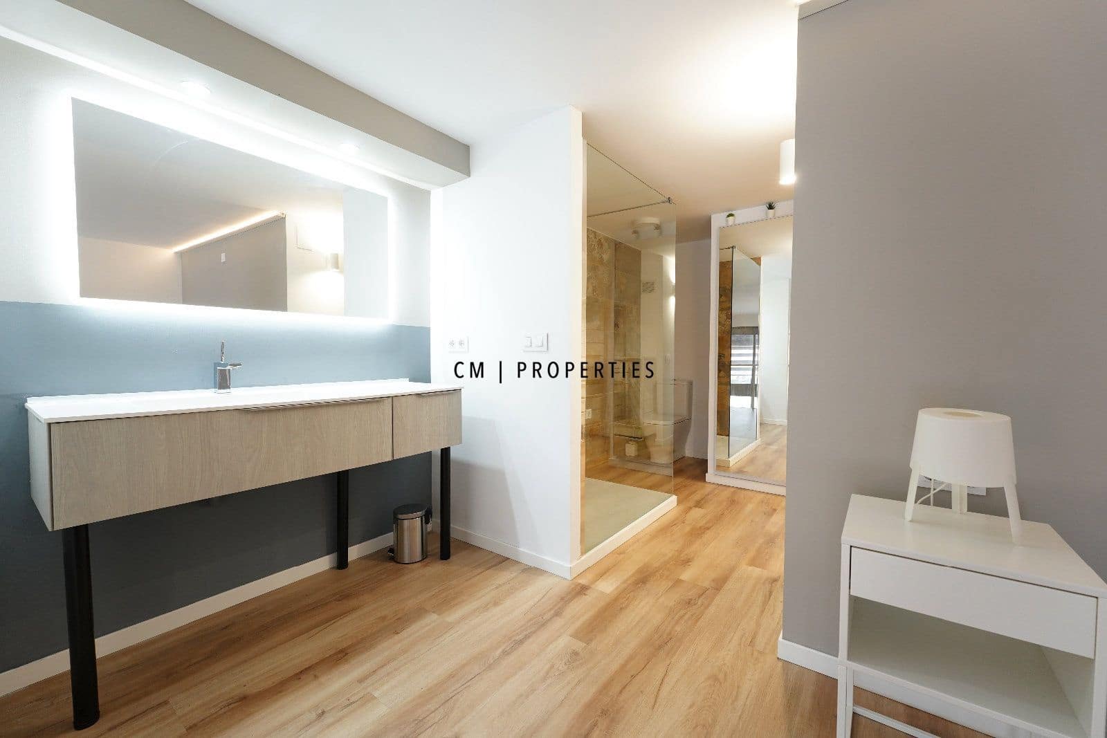 1 bedroom Flat for rent in Valencia city with pool garage - € 1,300 (Ref: 9699246)