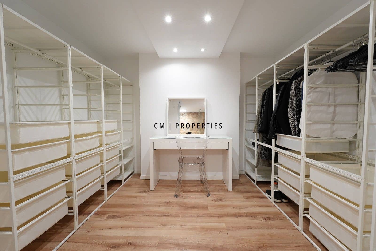 1 bedroom Flat for rent in Valencia city with pool garage - € 1,300 (Ref: 9699246)