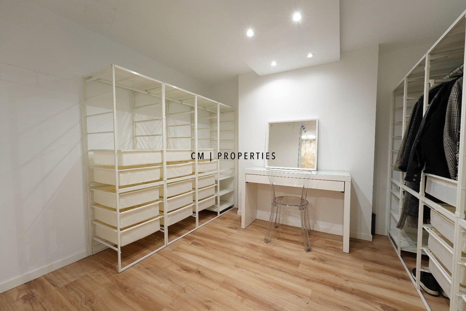 1 bedroom Flat for rent in Valencia city with pool garage - € 1,300 (Ref: 9699246)