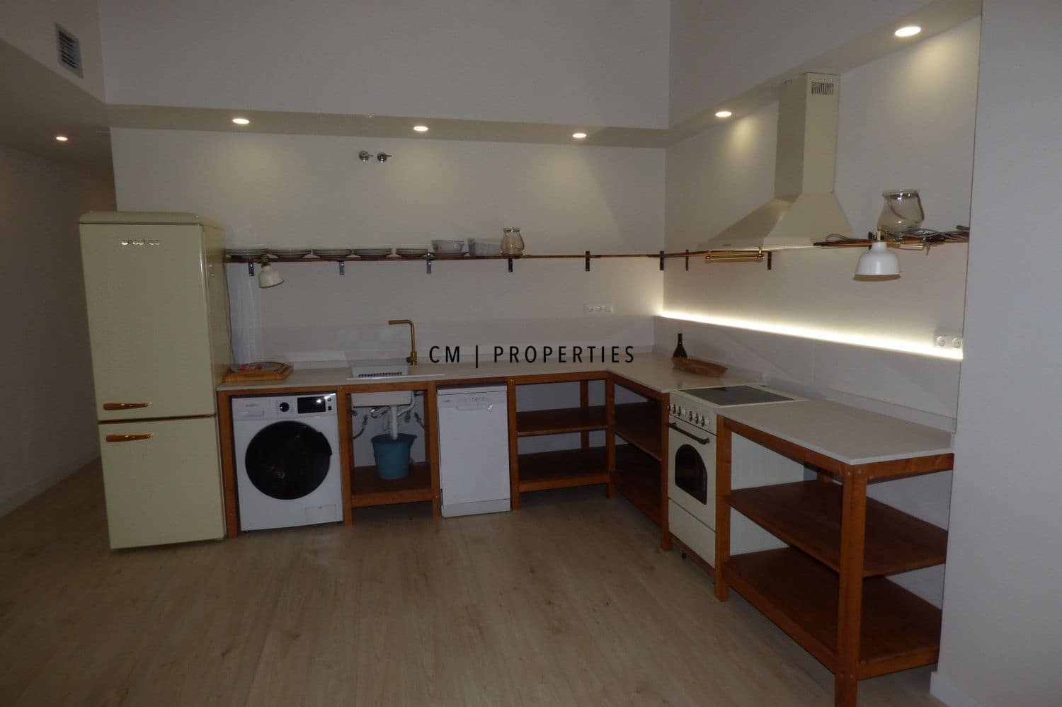 4 bedroom Flat for rent in Valencia city - € 1,800 (Ref: 9699980)