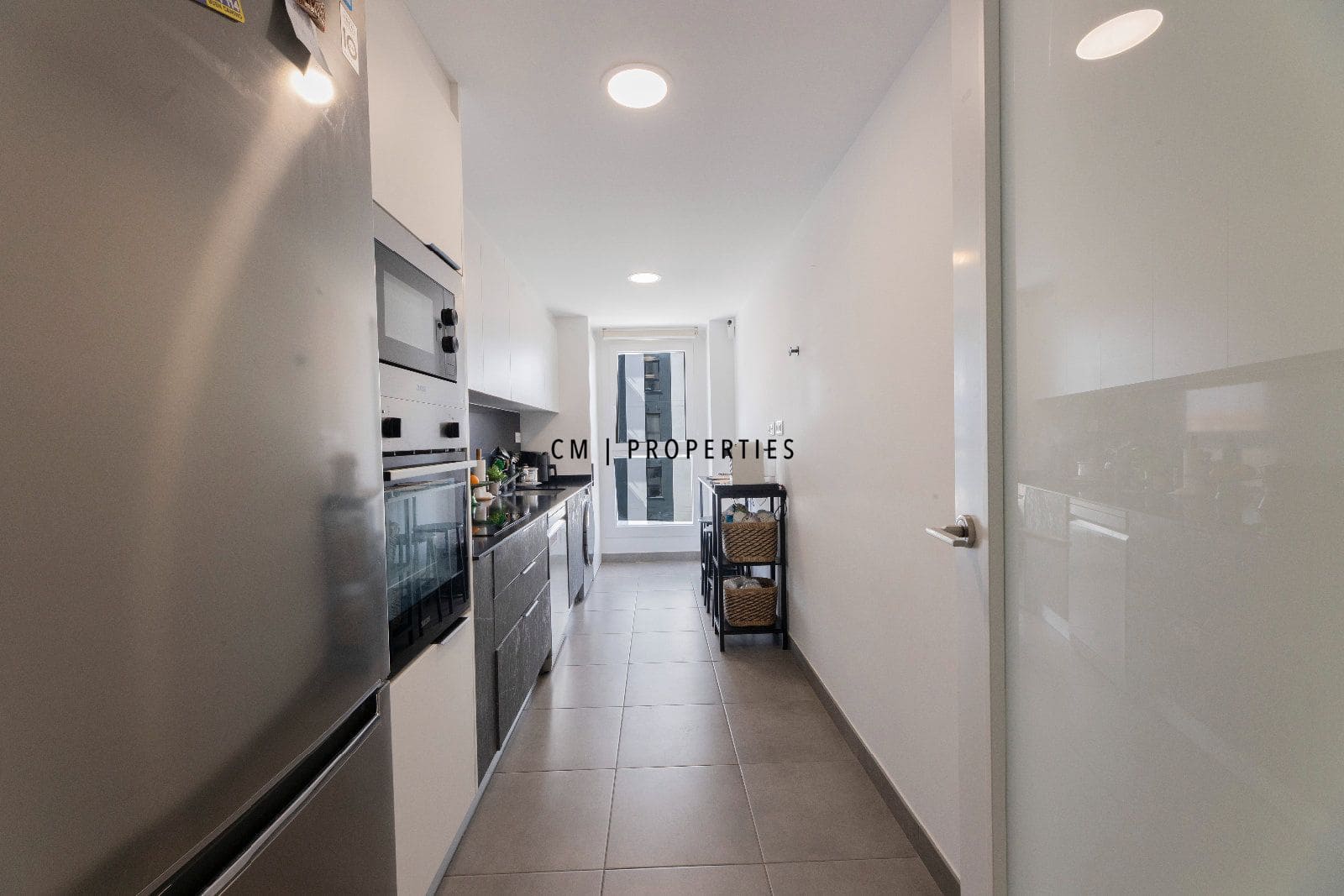 3 bedroom Flat for rent in Valencia city with pool garage - € 2,250 (Ref: 9700081)