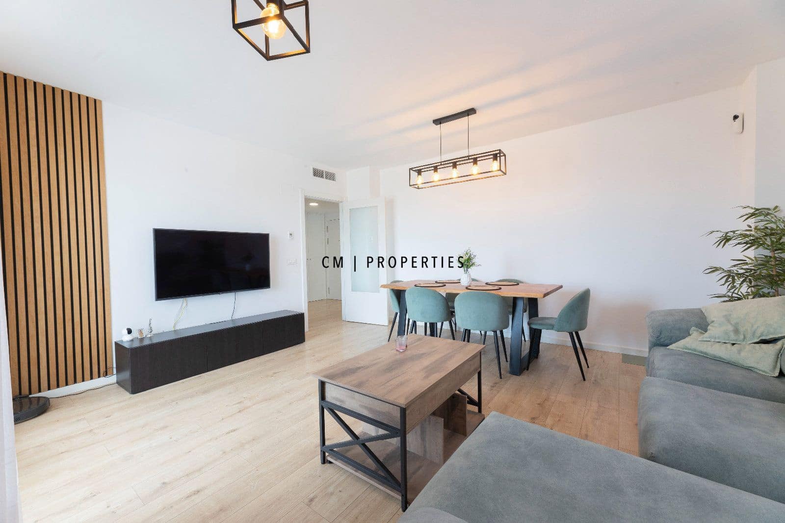 3 bedroom Flat for rent in Valencia city with pool garage - € 2,250 (Ref: 9700081)