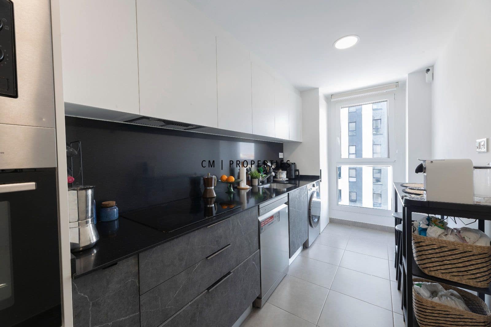 3 bedroom Flat for rent in Valencia city with pool garage - € 2,250 (Ref: 9700081)