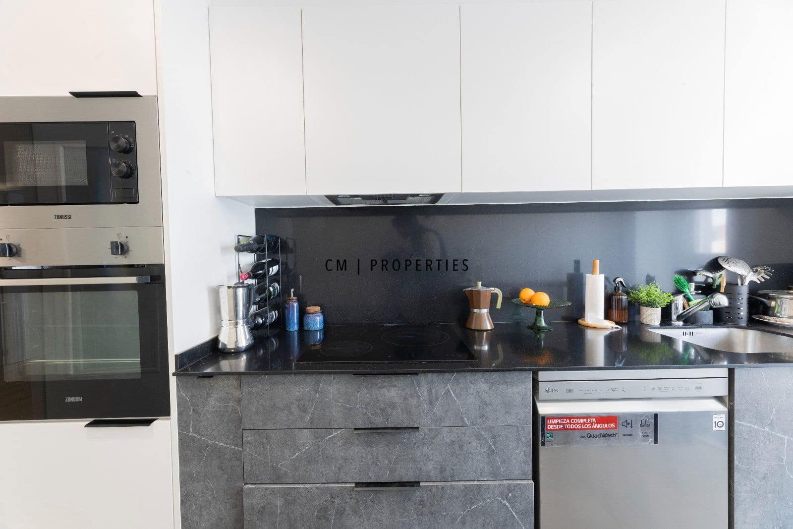 3 bedroom Flat for rent in Valencia city with pool garage - € 2,250 (Ref: 9700081)