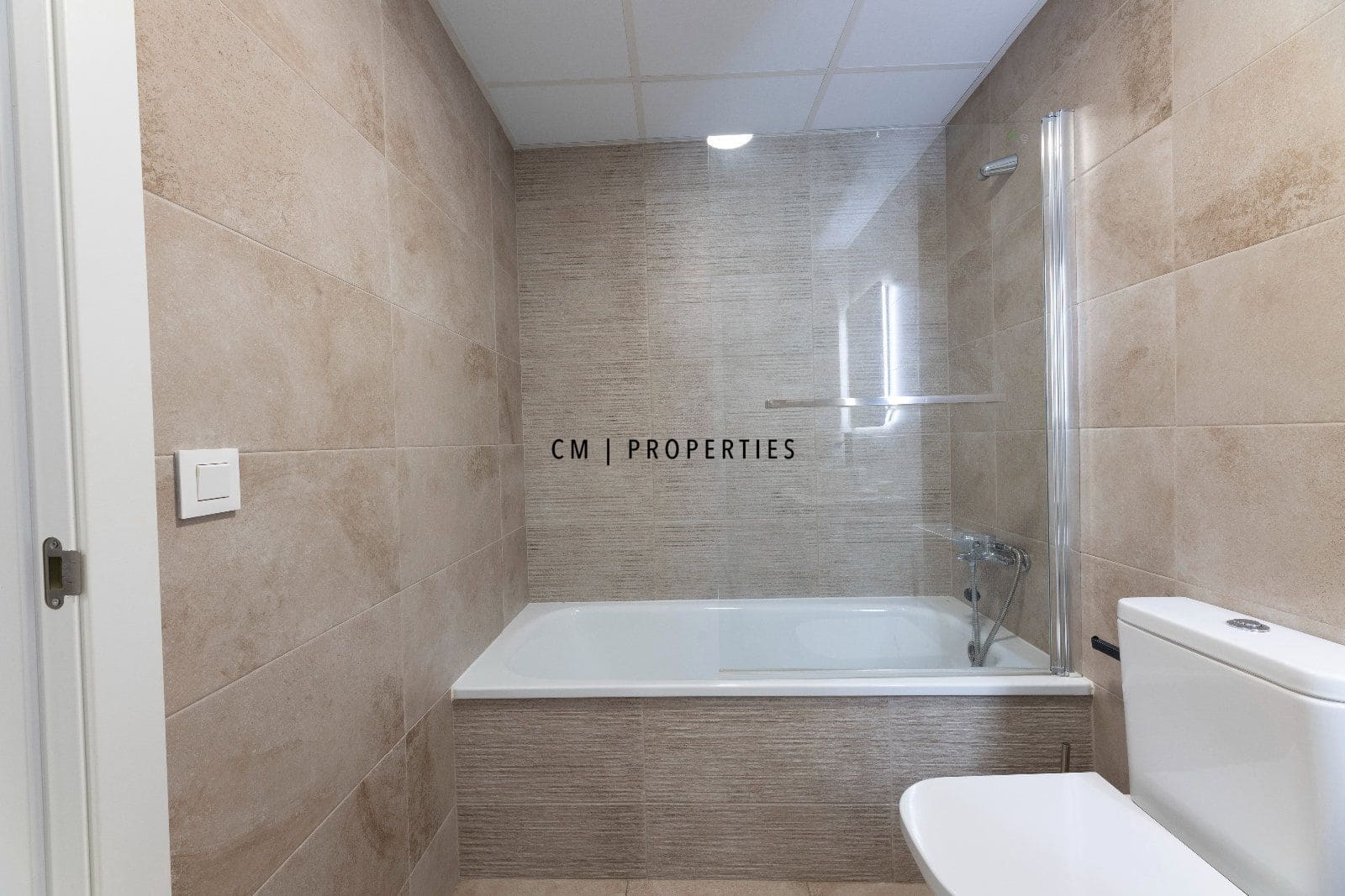 3 bedroom Flat for rent in Valencia city with pool garage - € 2,250 (Ref: 9700081)