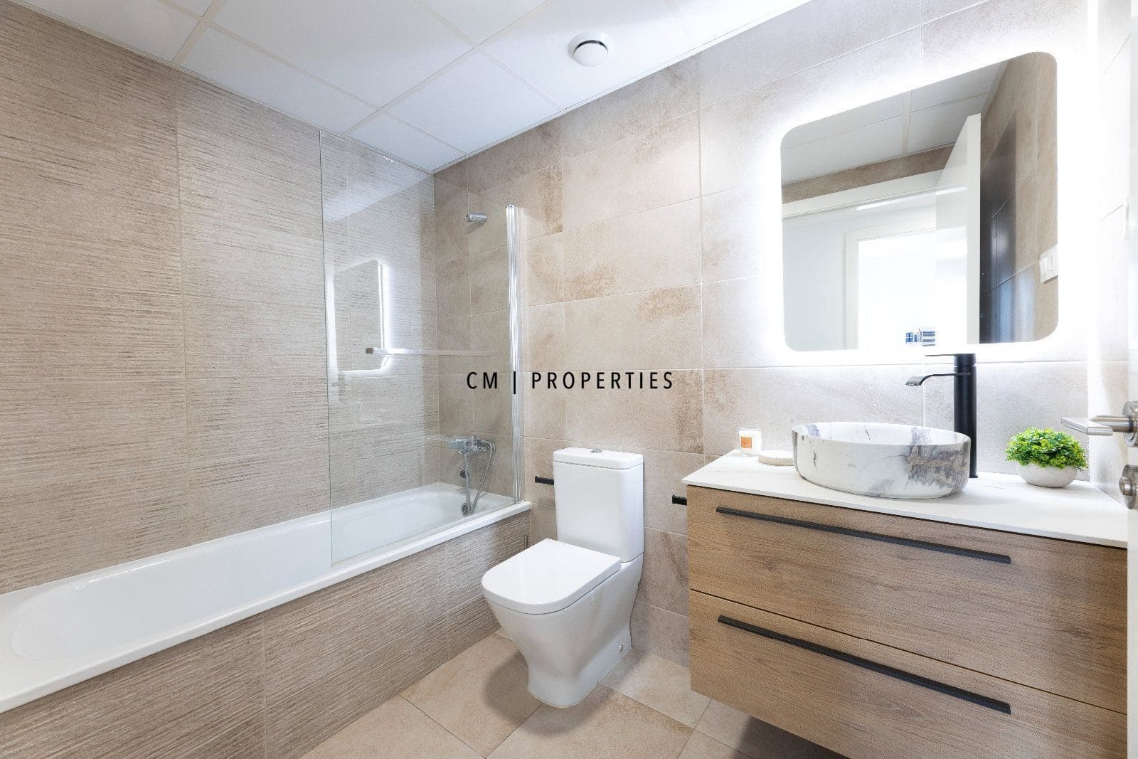 3 bedroom Flat for rent in Valencia city with pool garage - € 2,250 (Ref: 9700081)