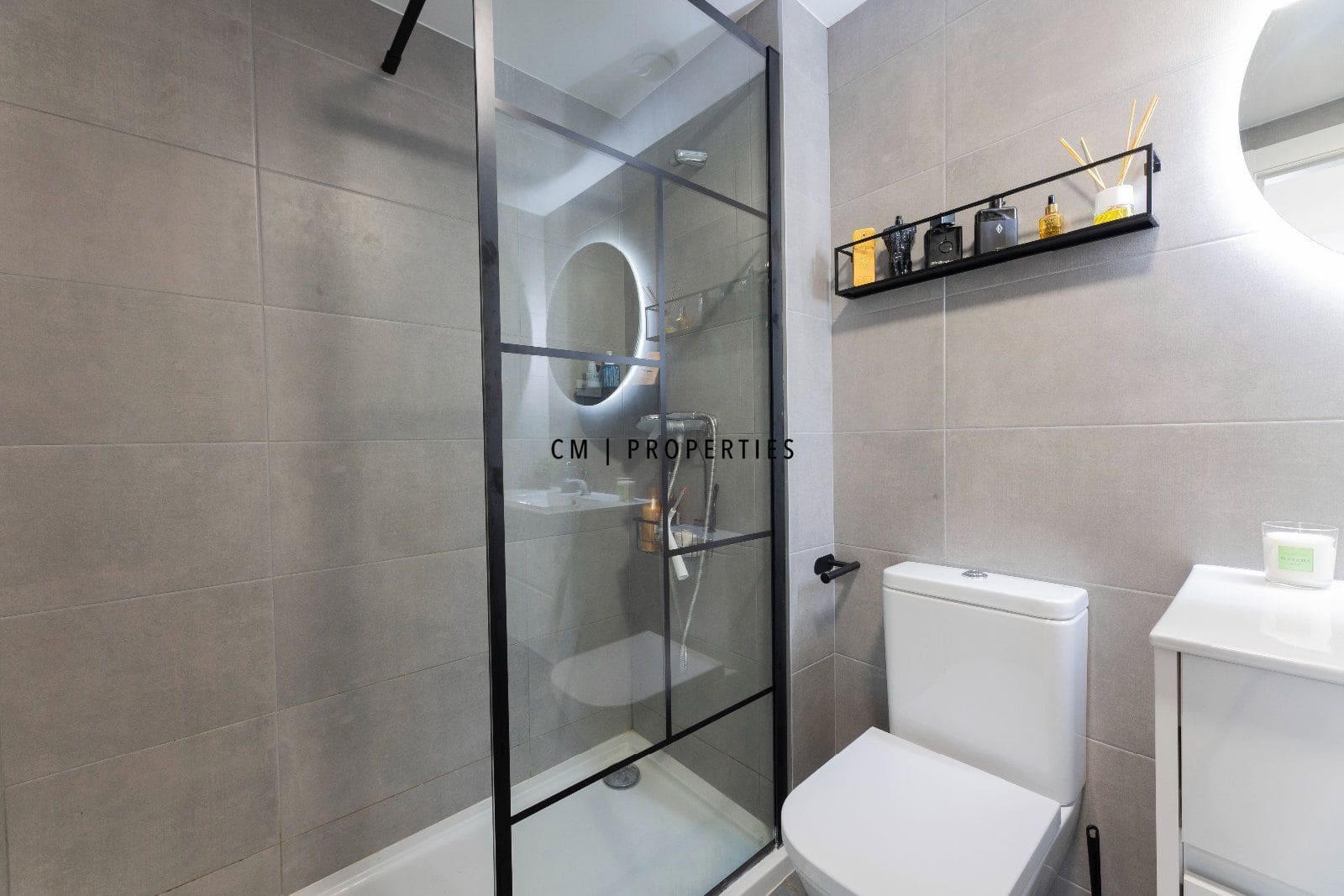 3 bedroom Flat for rent in Valencia city with pool garage - € 2,250 (Ref: 9700081)