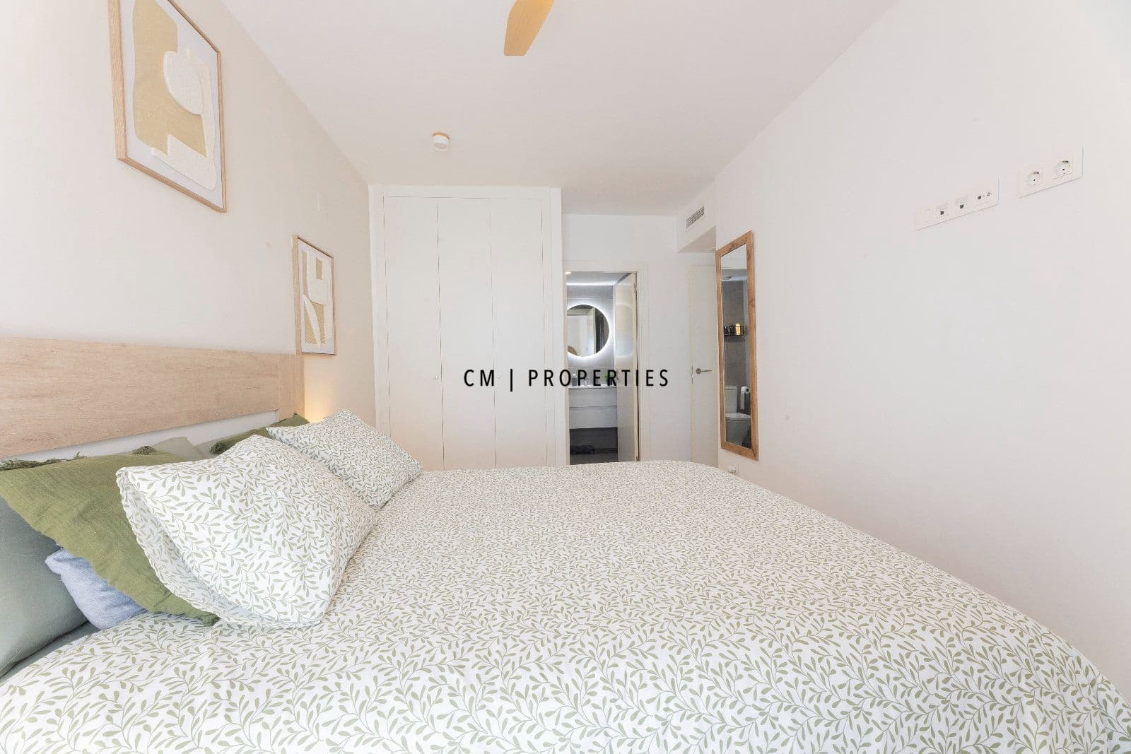 3 bedroom Flat for rent in Valencia city with pool garage - € 2,250 (Ref: 9700081)