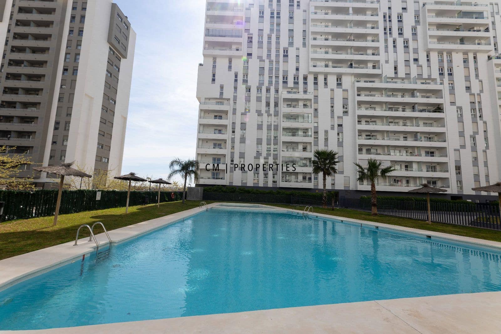 3 bedroom Flat for rent in Valencia city with pool garage - € 2,250 (Ref: 9700081)