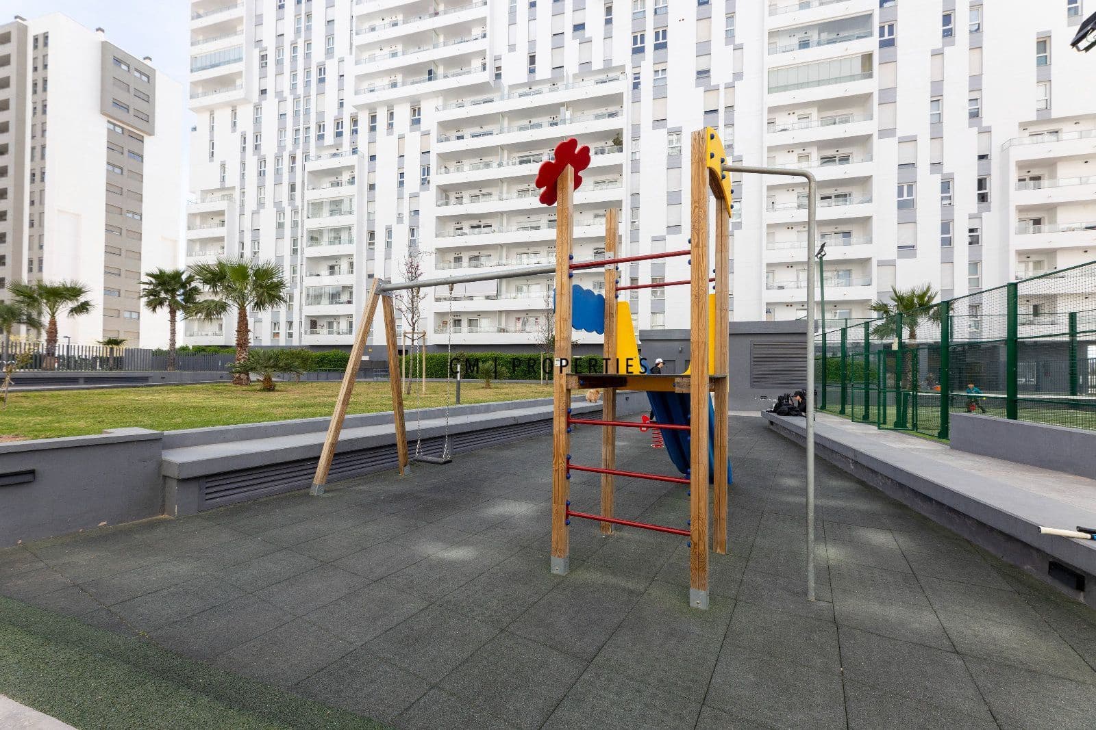 3 bedroom Flat for rent in Valencia city with pool garage - € 2,250 (Ref: 9700081)