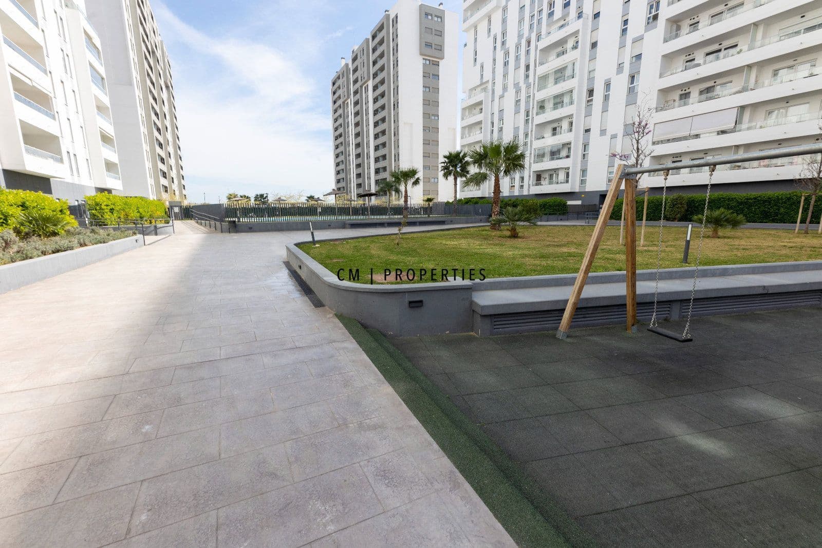 3 bedroom Flat for rent in Valencia city with pool garage - € 2,250 (Ref: 9700081)