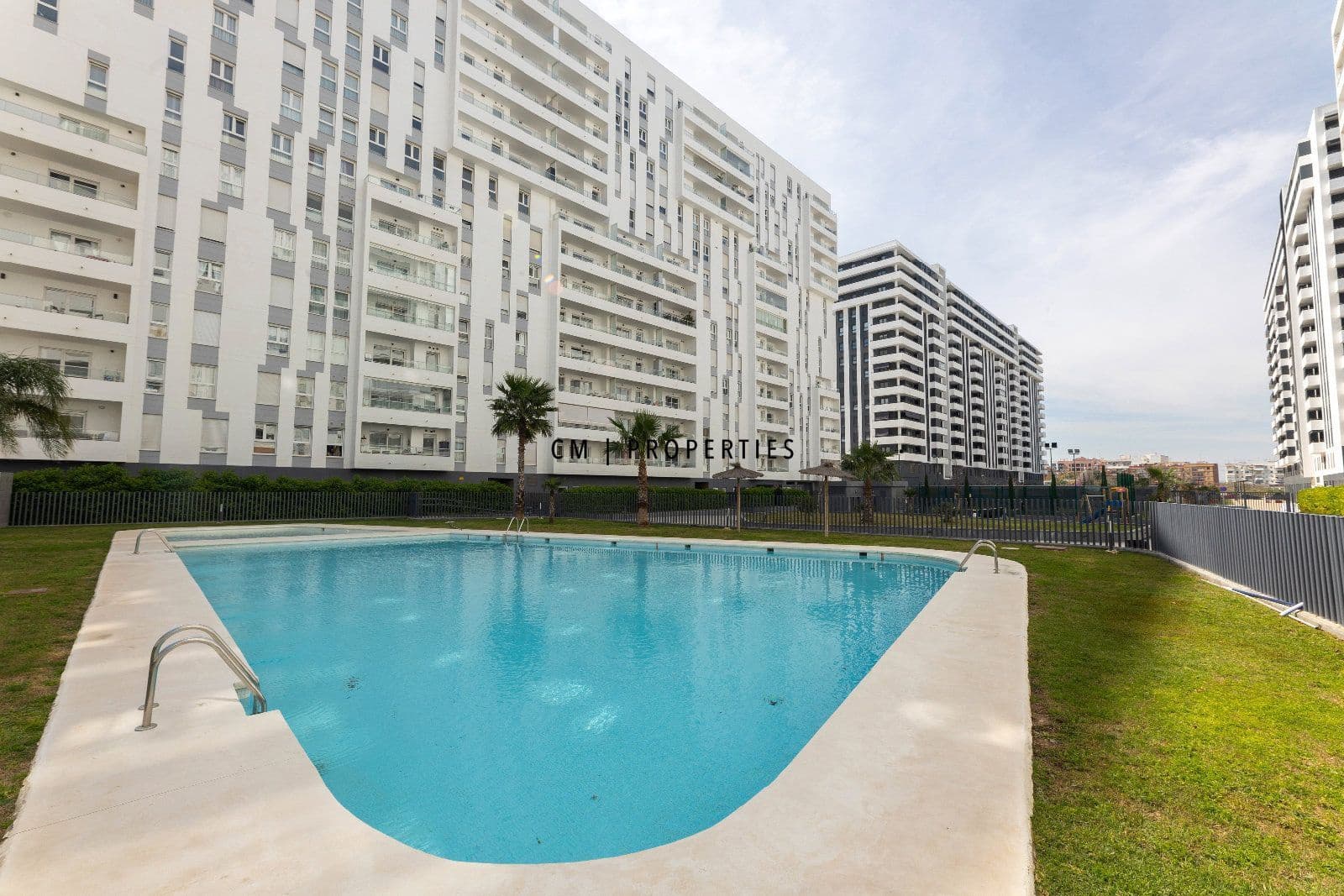3 bedroom Flat for rent in Valencia city with pool garage - € 2,250 (Ref: 9700081)