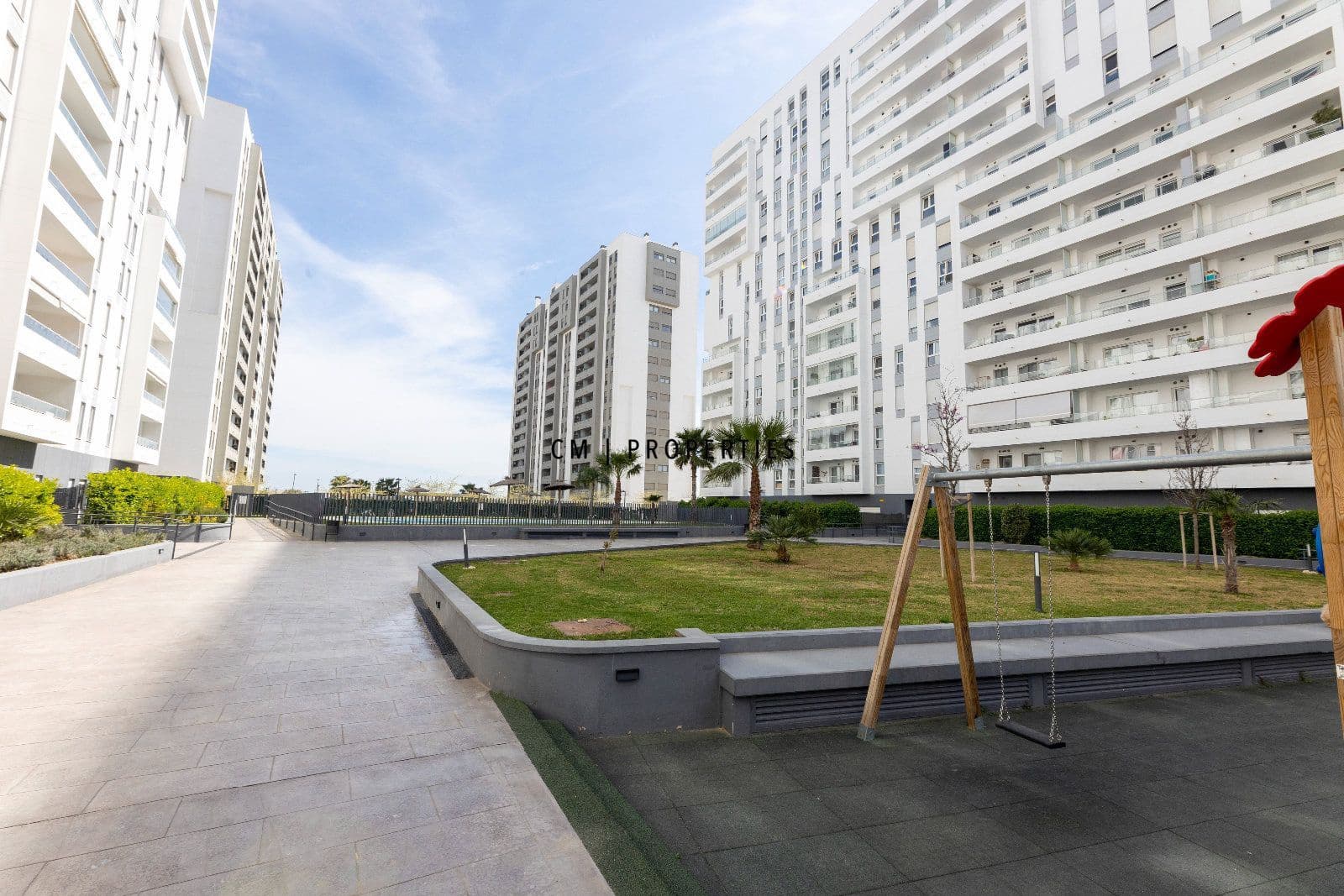 3 bedroom Flat for rent in Valencia city with pool garage - € 2,250 (Ref: 9700081)