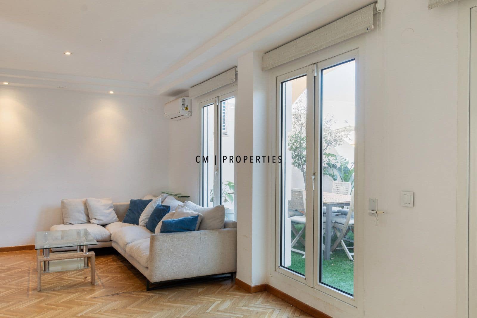 2 bedroom Penthouse for rent in Valencia city with garage - € 1,950 (Ref: 9700082)