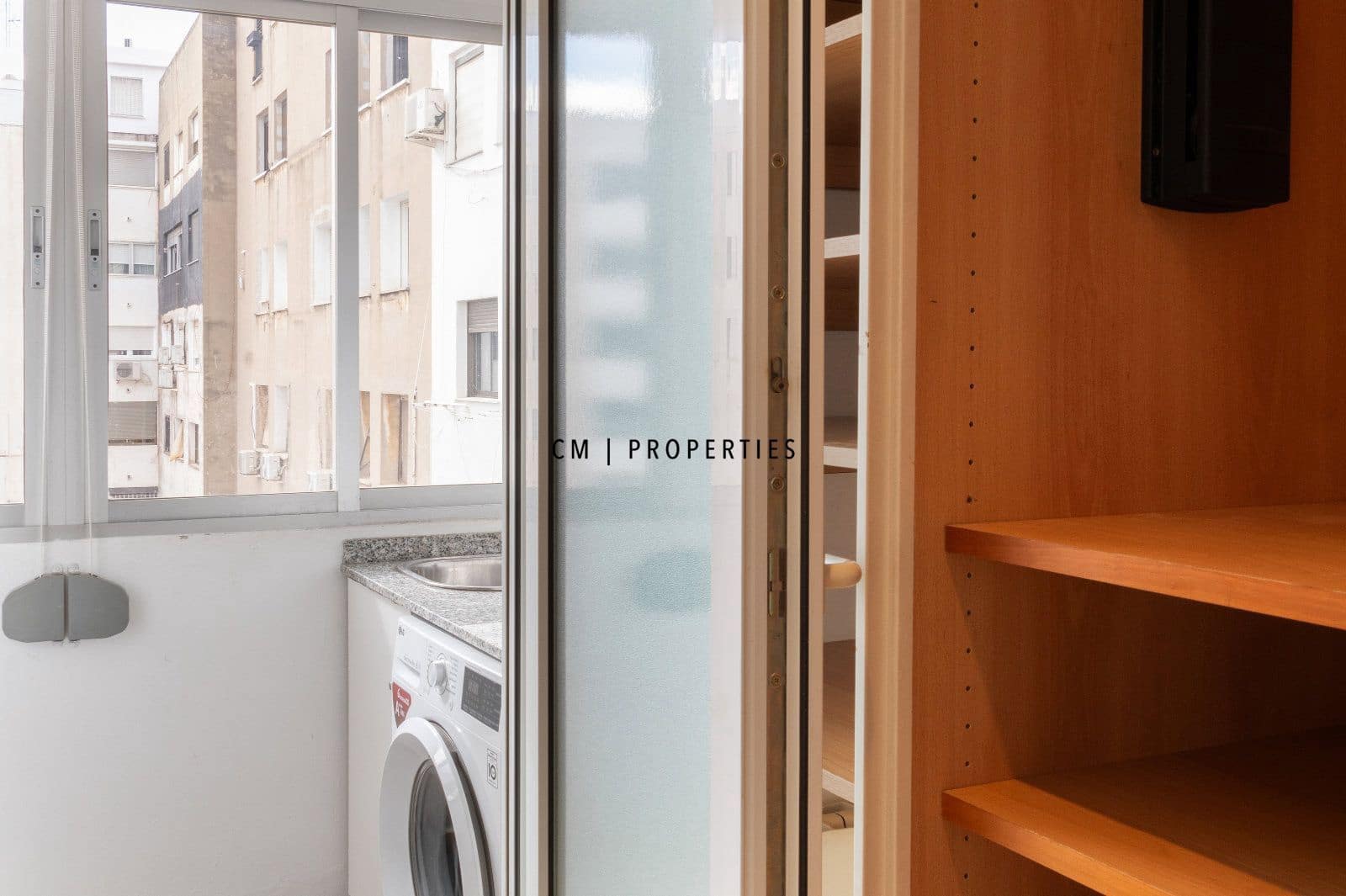 2 bedroom Penthouse for rent in Valencia city with garage - € 1,950 (Ref: 9700082)