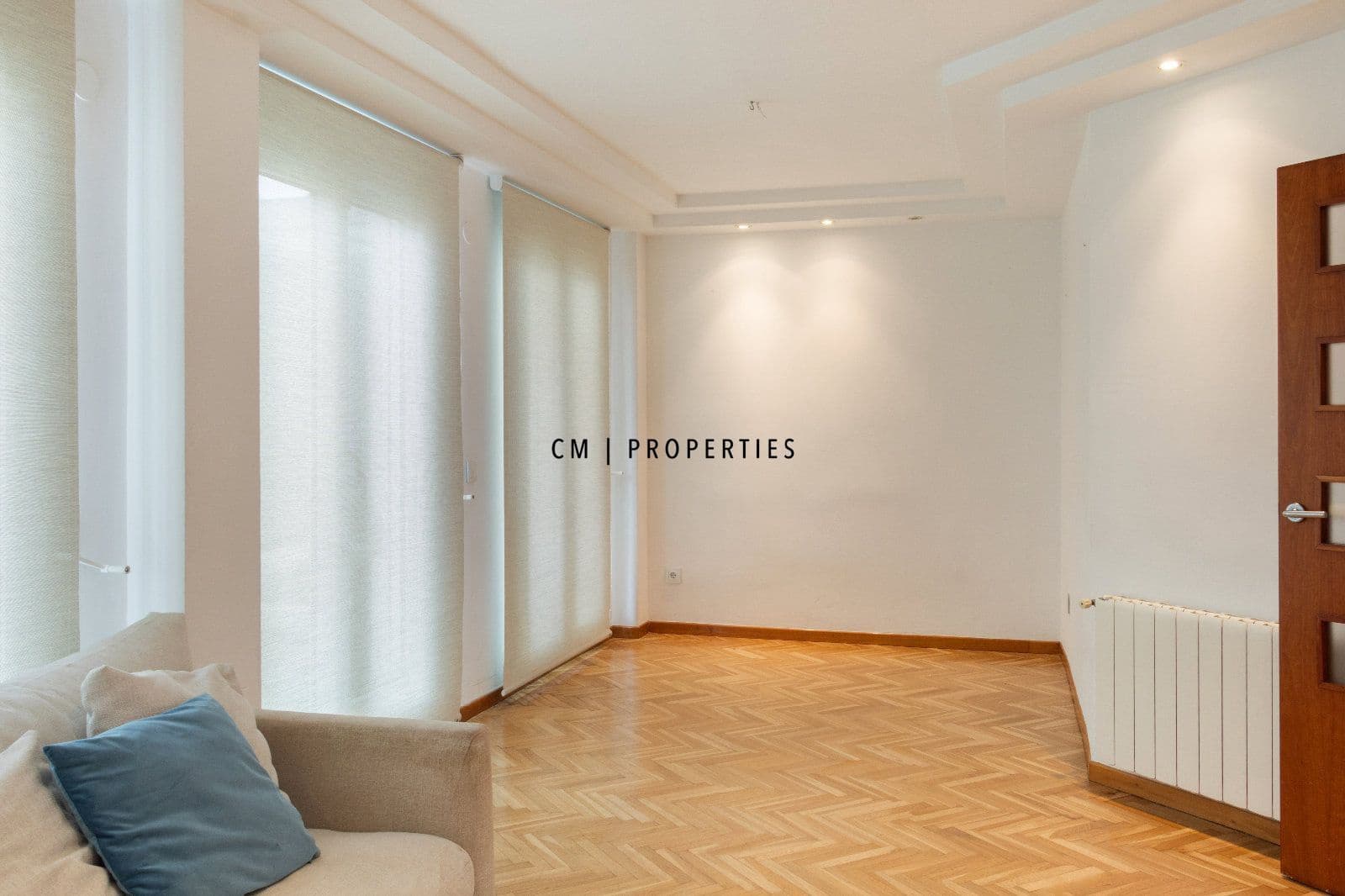 2 bedroom Penthouse for rent in Valencia city with garage - € 1,950 (Ref: 9700082)